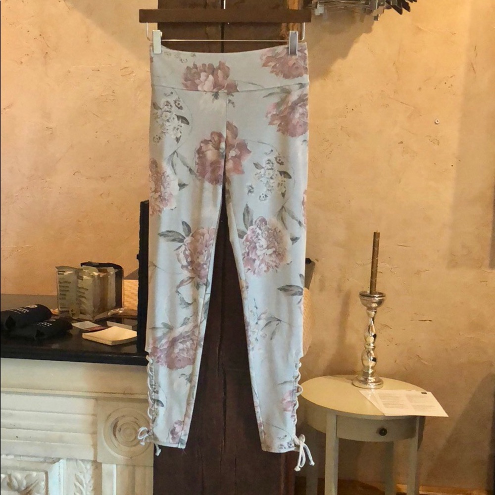Chaser Vintage Floral Leggings